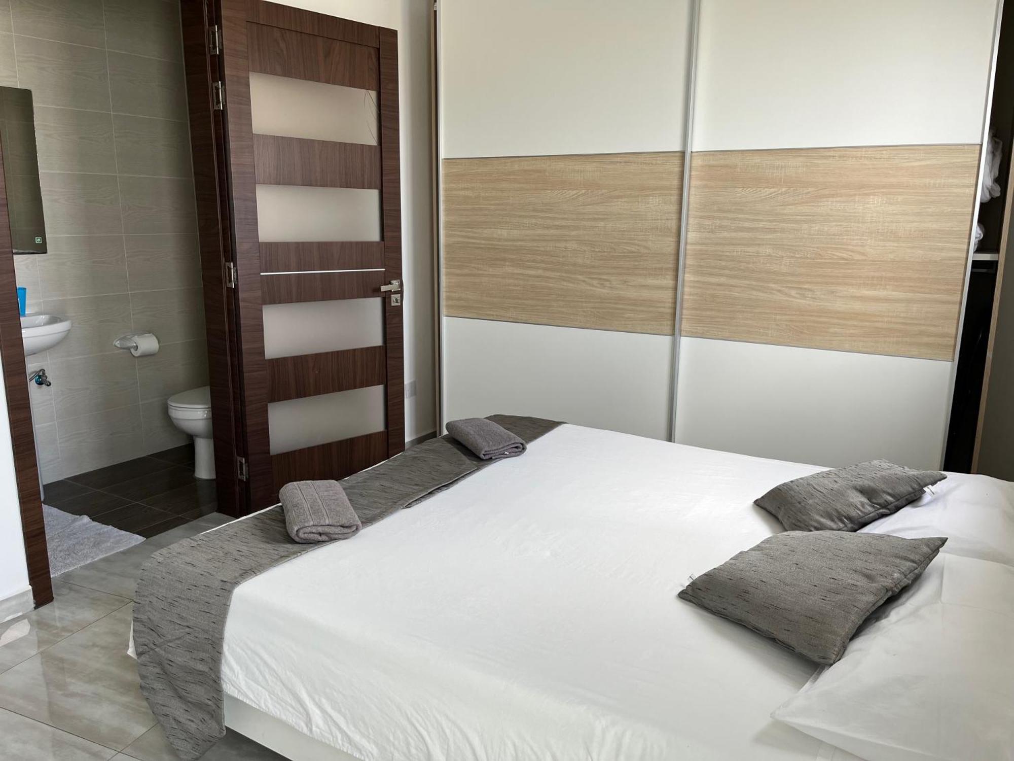 F5 Room 1, Private Double Room With Private Bathroom And Balcony In Shared Flat Msida Exteriör bild