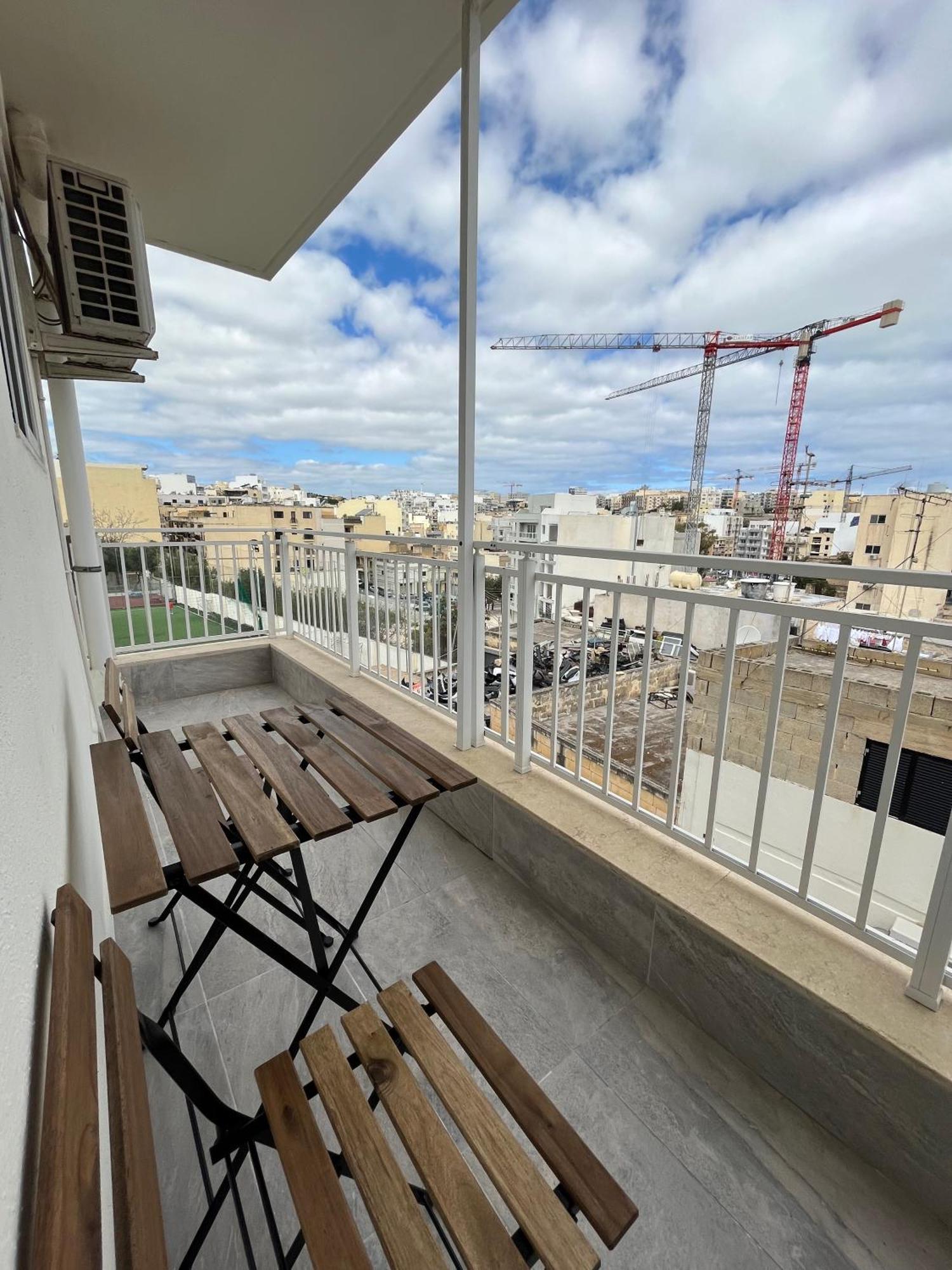 F5 Room 1, Private Double Room With Private Bathroom And Balcony In Shared Flat Msida Exteriör bild